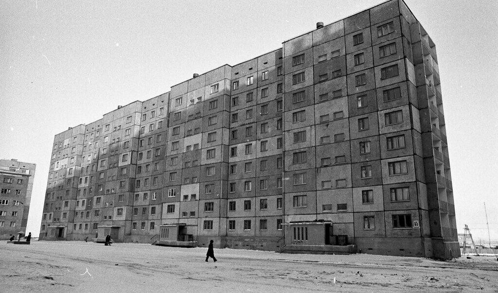 Por que em Norilsk os edifícios residenciais foram construídos sem varandas e foram limpos onde estavam