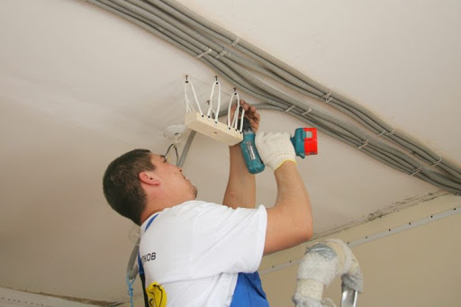 Preparing the stretch ceiling wiring
