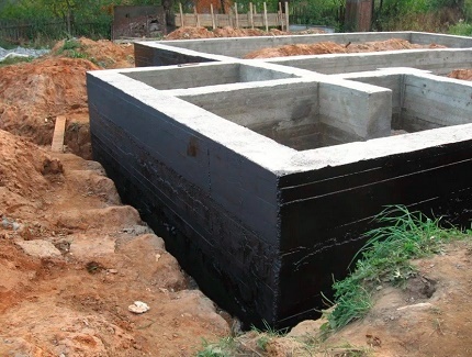 Waterproofing a submerged foundation