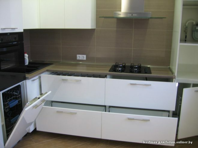 Design of a corner white kitchen 9 sq.m