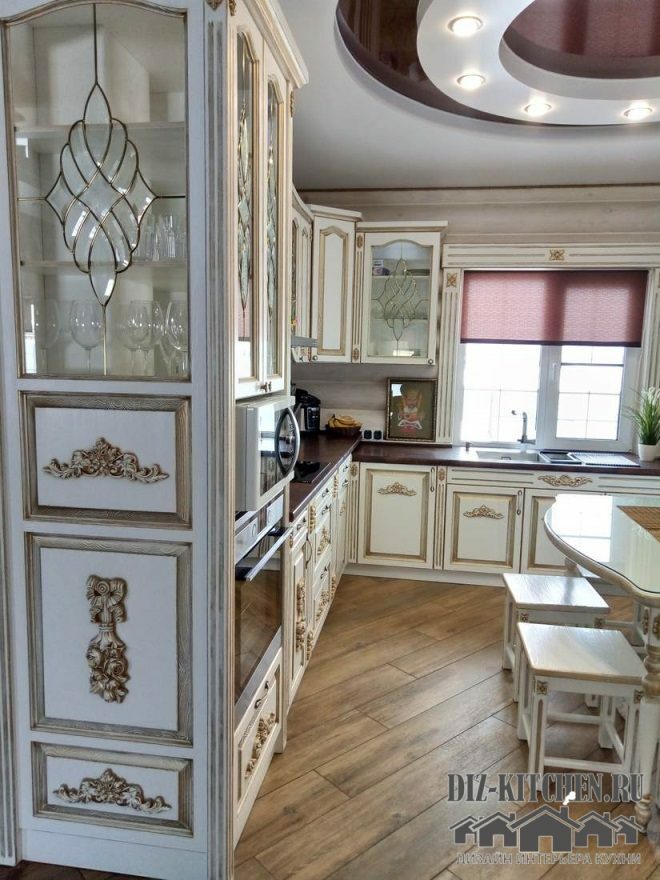 Gourmet classic baroque kitchen with island