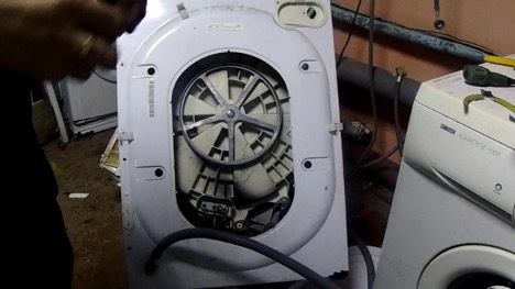Stapsgewijze instructies voor het demonteren van de Indesit-wasmachine. Handige tips met foto's – Setafi