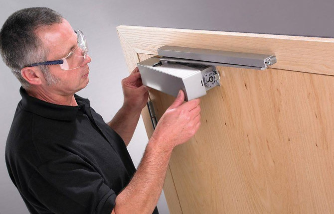 Do-it-yourself door closer adjustment: step by step instructions, photos, videos