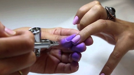 Jak používat airbrush na nehty? Naučte se proplachovat Gradient Machine – Setafi