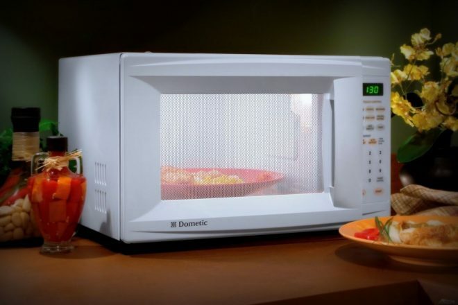 How to get rid of the smell in the microwave