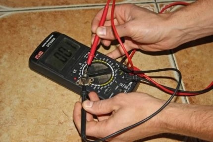 Kontrola elektriky plynového kotle pomocí multimetru