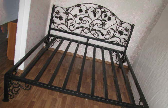 Kovaná postel 