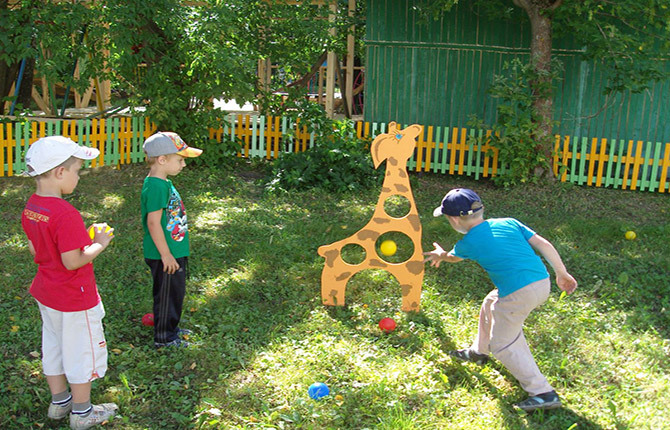 Fazendo um site em um jardim de infância com as próprias mãos: no verão, fotos, ideias, quais materiais podem ser usados, 9 opções de arranjo
