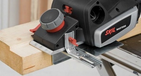 How to select a quarter on a board using an electric planer