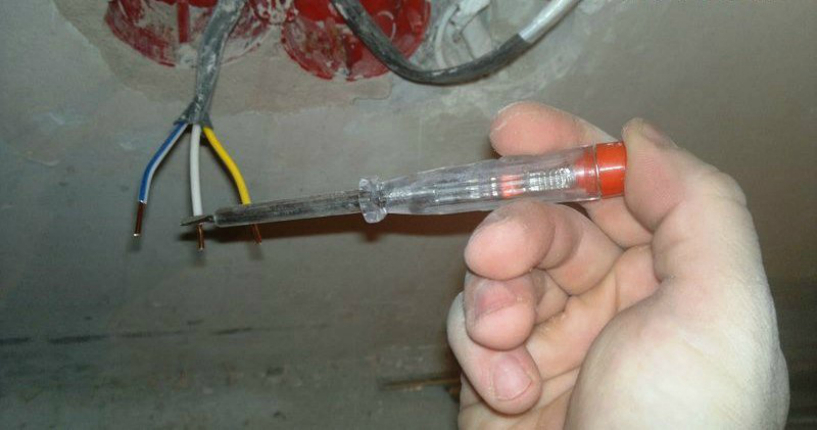 Phase check with indicator screwdriver