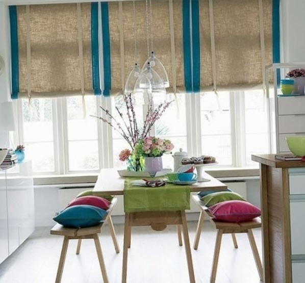 Curtains in the kitchen in the style of minimalism