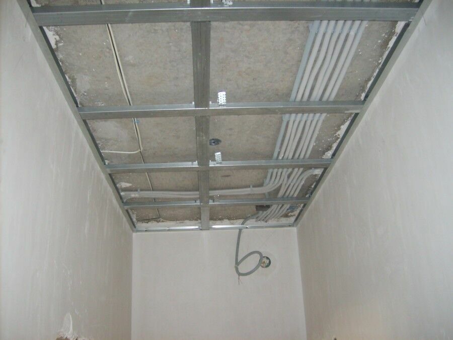 Plasterboard ceiling in dressing room