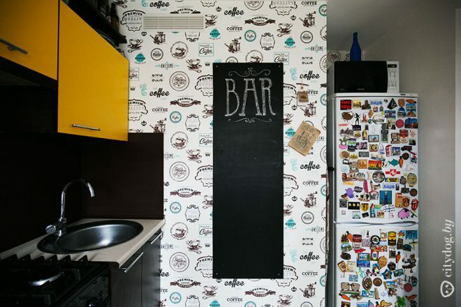 Design of a two-tone kitchen of 7 sq.m in the style of a bar