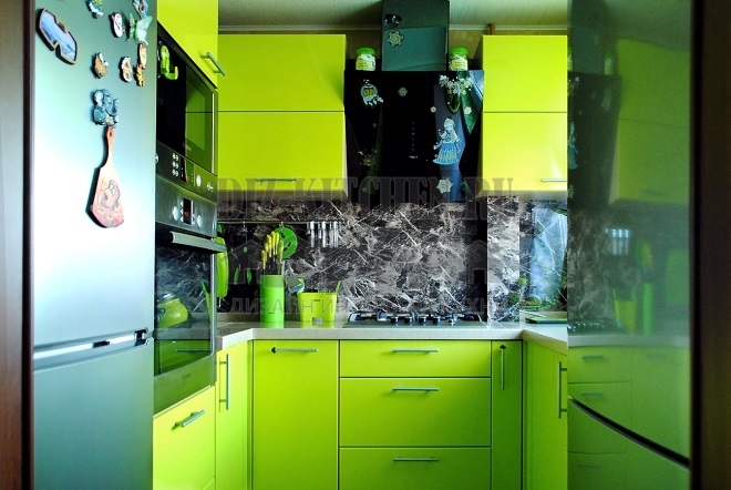 Stylish kitchen in lime shade 5.5 msup2sup with dishwasher