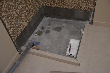 Mozaika na podlaze sprchy: jak obložit vaničku, návod – Setafi