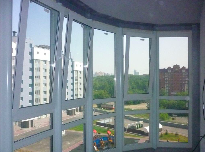 Vitrážové zasklení balkonů a lodžií: co to je, foto - Setafi
