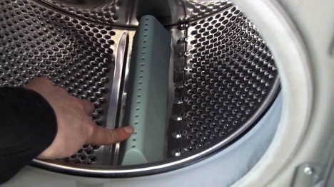 Kāpēc veļas mašīna saplēš lietas