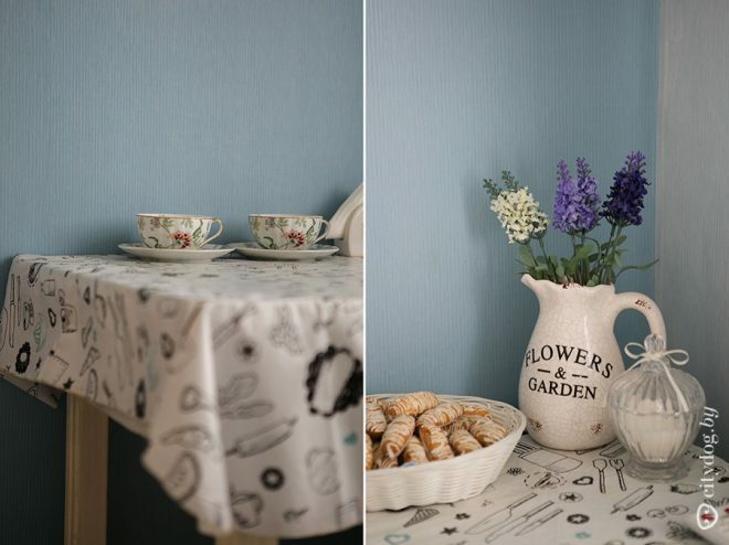 Blue walls and a small white kitchen in Provence style