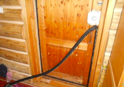 Izolace pro dřevěné vchodové dveře v soukromém domě: jak a čím izolovat - Setafi