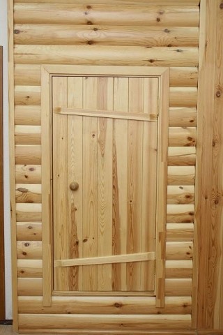 Klasické dřevěné dveře