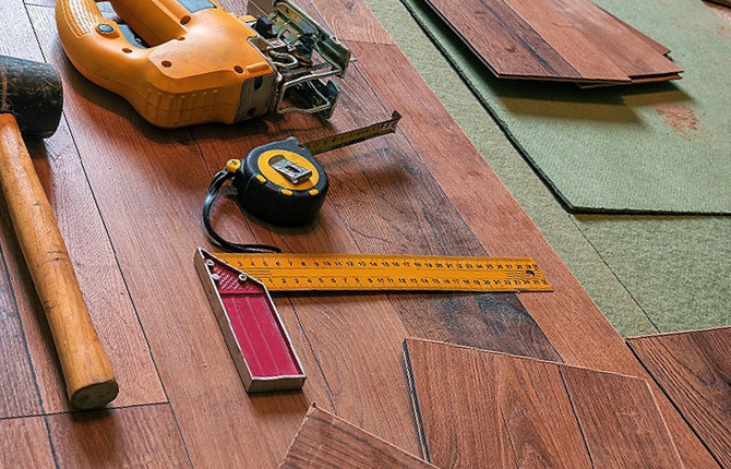 When laying laminate flooring, it is best to use a silicone spray.