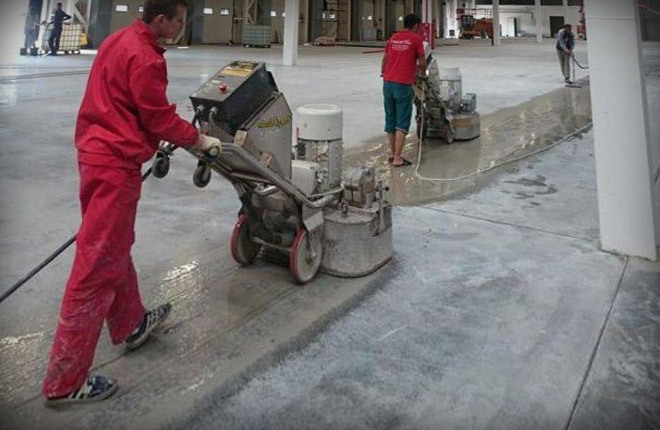 Broušení betonové podlahy: metody, pokyny krok za krokem, časté chyby, odstraňování vad