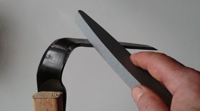 how to sharpen a flat cutter